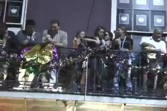 College Girls Gonne Wild In Mardi Gras