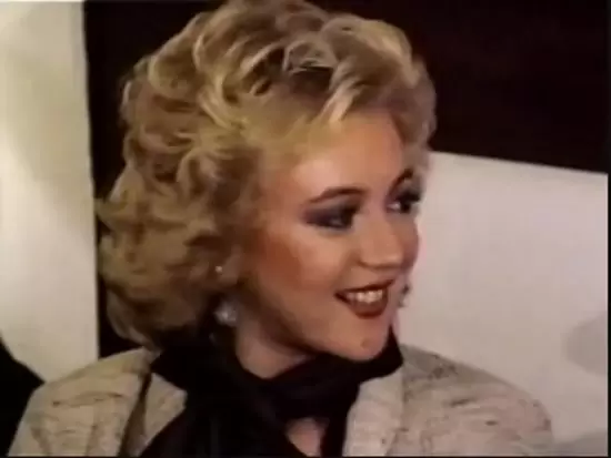 Unknown Female + known pornstar bukkake