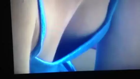 Braless downblouse pokies Milf voyuered